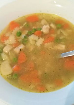 Egyszerű sertésragu leves recept fotója