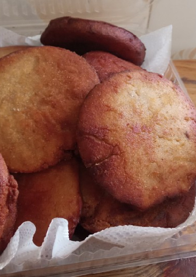 A picture of Kabalagala(Ugandan pancakes).
