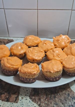 Una foto de Muffins rusticos de merengue suave textura con relleno sorpresa