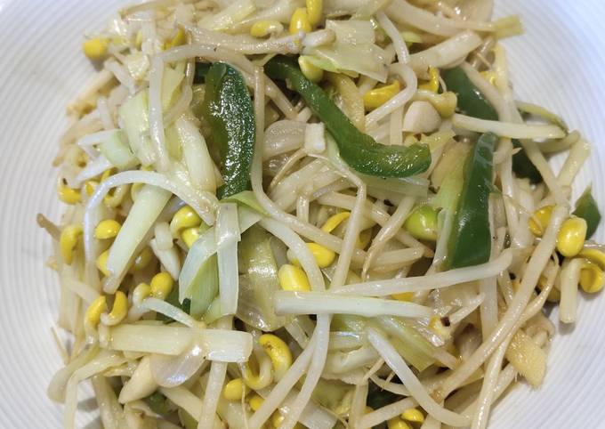 Steps to Prepare Ultimate Beansprout with Yellow Chives
