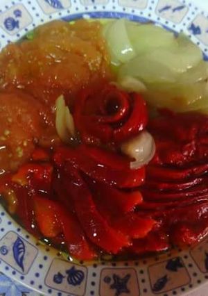 Foto principal de Ensalada de pimiento, tomate y cebolla asados