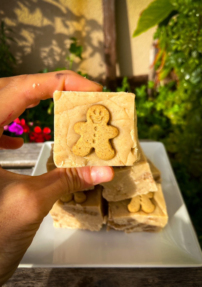 Una foto de Gingerbread fudge