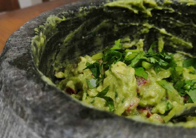 How to Make Any-night-of-the-week Guacamole