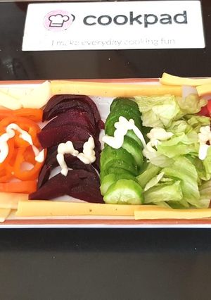 A picture of My Rainbow Fresh Cheese and Ham Salad. 😙.