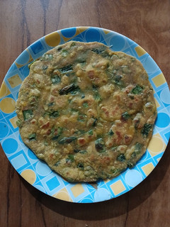 A picture of Spring onion & Methi masala paratha.