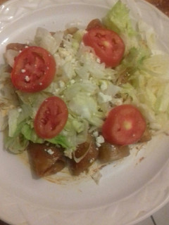 Una foto de Enmoladas, rellenas de puré cremosito