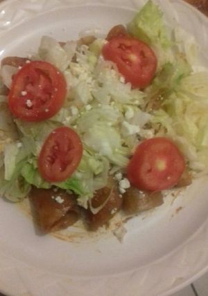 Una foto de Enmoladas, rellenas de puré cremosito