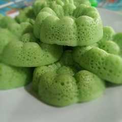 รูปของ #ResepPertamaku dari mbak rizatyas apem nasi lembut