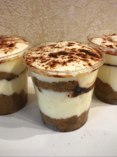 Una foto de Shots de tiramisú en vaso delicioso, rápido y express. Receta original de Geri