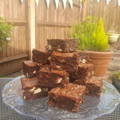 Chunky Monkey Brownies🍌🍫 A picture of Chunky Monkey Brownies🍌🍫.