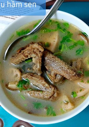 Hình của món Bồ câu hầm Sen.