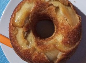 Una foto de Budín de Banana con Láminas de Manzana