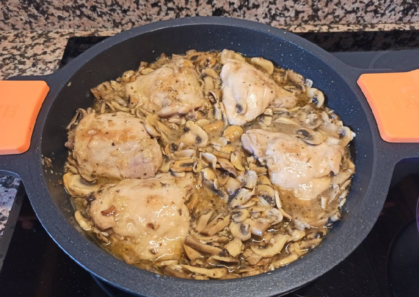 Pollo con champiñones