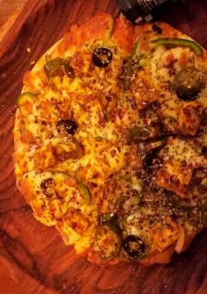A picture of Veg pizza.