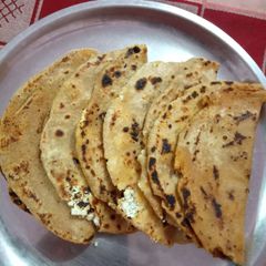 A picture of Mast paneer parantha.