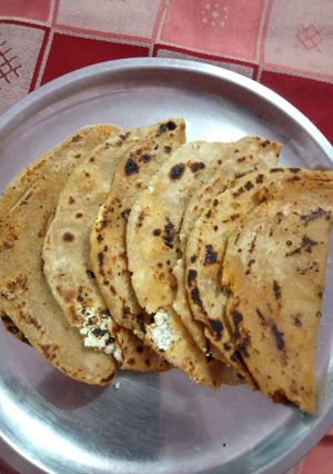 A picture of Mast paneer parantha.