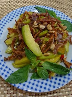 Hình của món Gỏi khô mực trộn cóc.