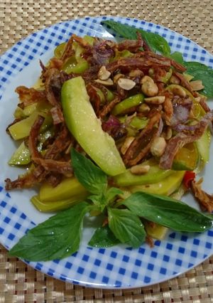 Hình của món Gỏi khô mực trộn cóc.