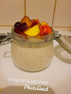 Overnight oat and chia breakfast in jar ainihin hoton girkin
