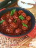 Italian-Style Meatballs in Tomato Sauce