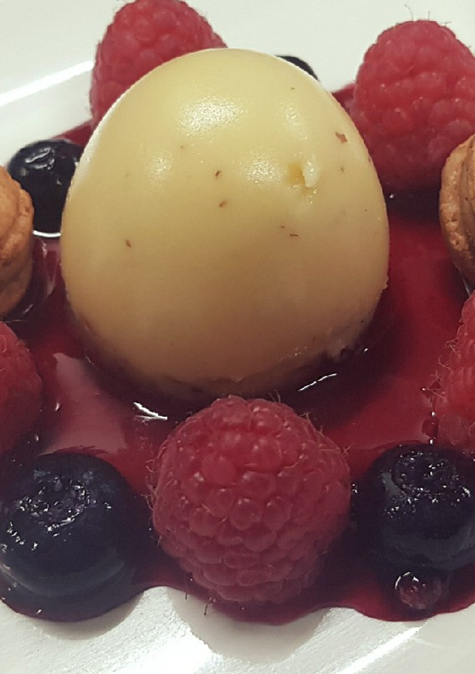 Una foto de Panna cotta de almendra