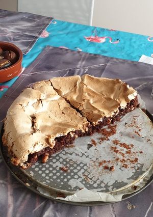 Foto di Torta al cioccolato con nocciole e meringa fatta con il moulinex