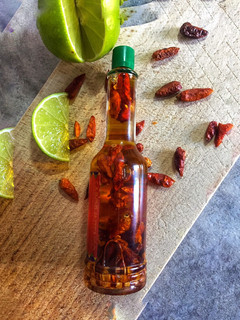 Una foto de Salsa picante 🌶 con dos ingredientes