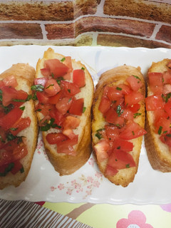 Una foto de Bruschetta de Tomate Albahaca!