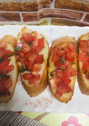 Una foto de Bruschetta de Tomate Albahaca!