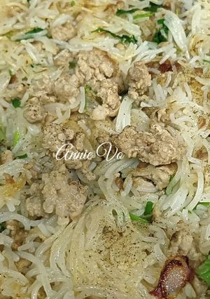 Hình của món Bún gạo khô xào giòn.
