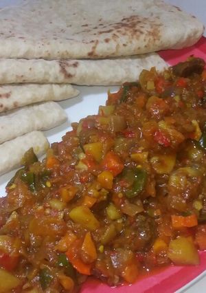 A picture of Paratha and saucr.