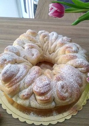 Foto di Ciambella Dolce Lievitata Morbide Rose