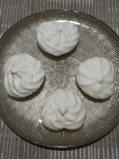 Una foto de Merengues jugosos con aroma de naranja