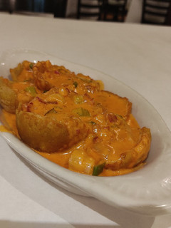 Una foto de Canasta de plátanos con salsa vodka