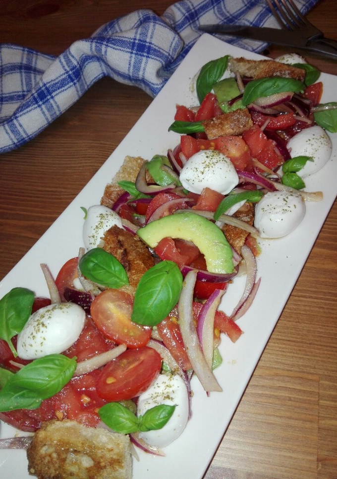 Una foto de Ensalada Panzanella