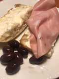 Mini bocata de mortadella con mahonesa