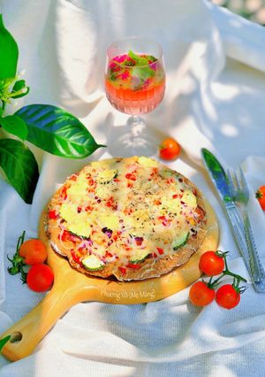 Hình của món Pizza Nhân Tôm Rau Củ - Đế Bánh Từ Bột Mì Nguyên Cám.