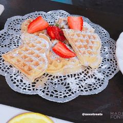 A picture of Yummy waffles and strawberries.