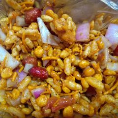 A picture of Bhel puri.