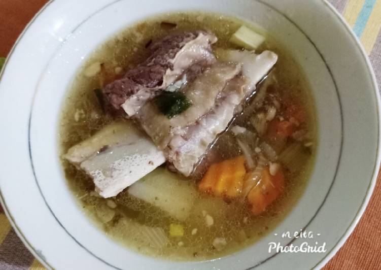 Rib Soup with Onions and Vegetables