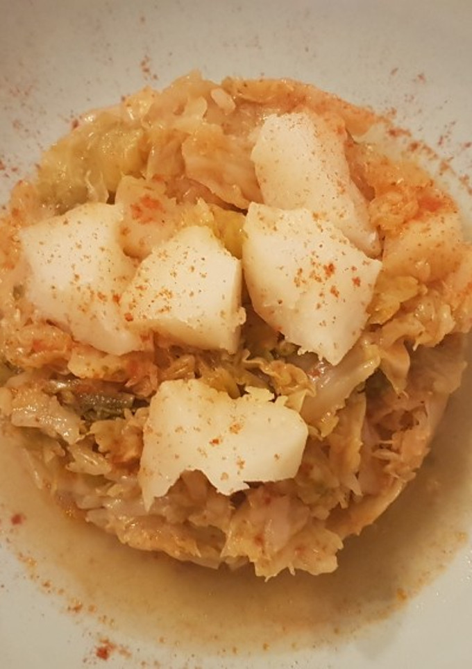 Una foto de Col/Repollo rehogado con ajos, cayena y pimentón