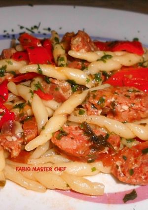 Foto di Trofie Fresche con Salsiccia, Peperoni e Zafferano