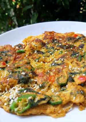 รูปของ ไข่เจียวสมุนไพร Spicy mixed herbs omelette