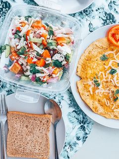 รูปของ Veggie Salad & Omelet With Cheese