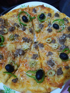 صورة لوصفة بيتزا 🍕 باللحم المفروم يا سلام 😜