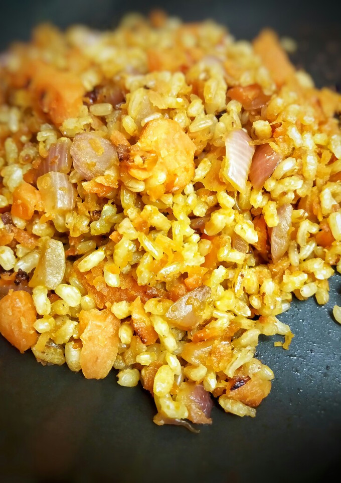 Una foto de Arroz integral con salsa de soja
