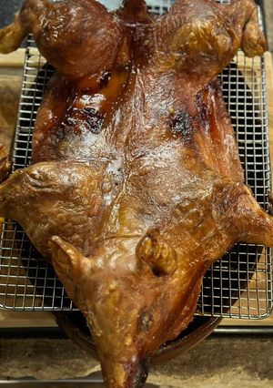 Una foto de Cochinillo asado (estilo Segovia)