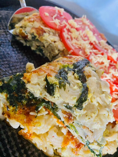Una foto de TORTILLA DE ESPINACA Y FIDEOS RELLENA CON QUESO 🥘🧀🥘🧀