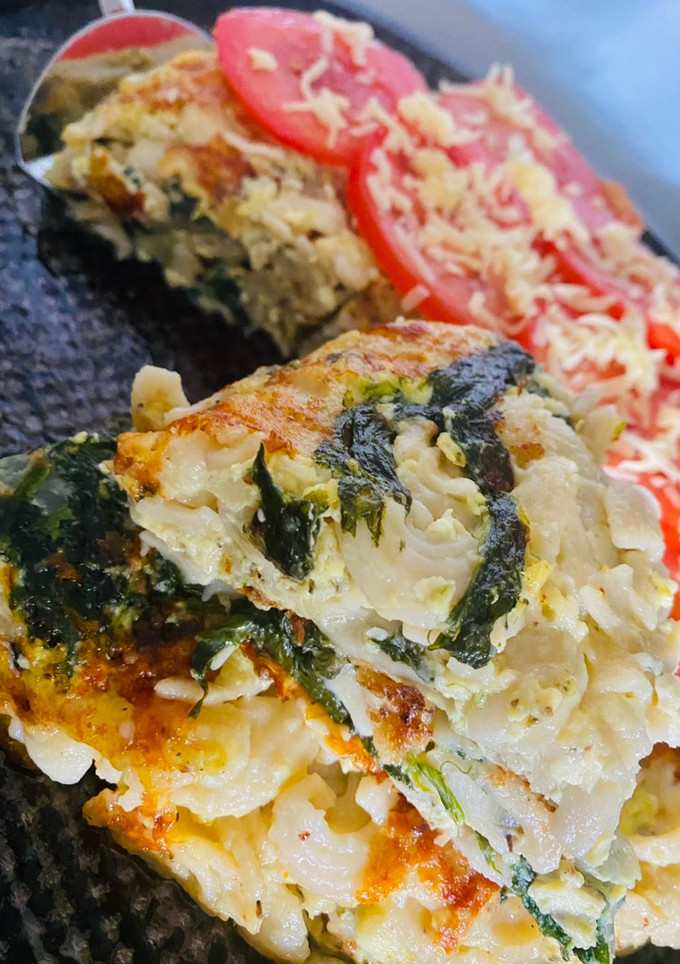 Una foto de TORTILLA DE ESPINACA Y FIDEOS RELLENA CON QUESO 🥘🧀🥘🧀