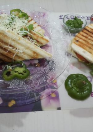 આલુ મટર સેન્ડવીચ (Aloo Matar Sandwich Recipe In Gujarati) રેસીપી મુખ્ય ફોટો